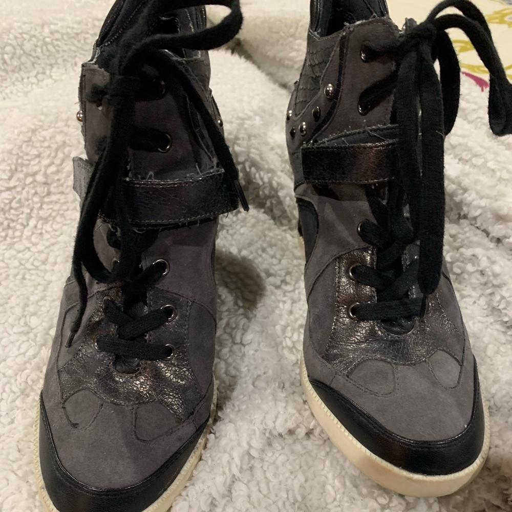 Guess 7.5 wedge sneakers